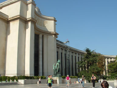 Théâtre National de Chaillot a Trocadéro téren